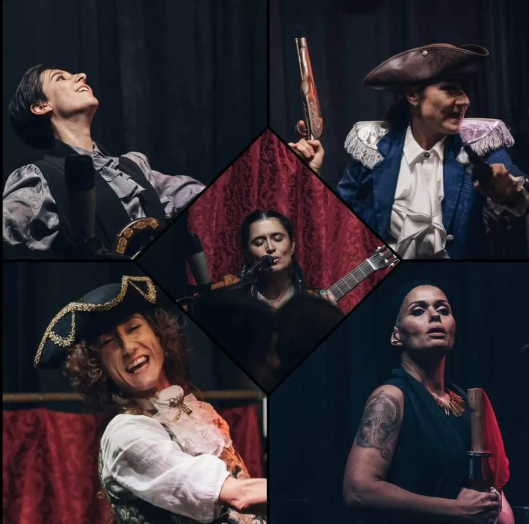 Piratesse, spettacolo della Compagnia cambiaMENTI teatro: le attrici in costume da pirata